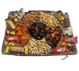 Deluxe Dried Fruit & Nuts Basket